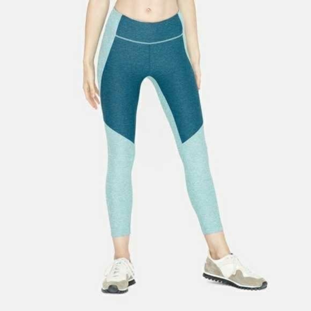 Outdoor Voices Two Tone 3/4 Warm Up Leggings in Marine and‎ Aqua